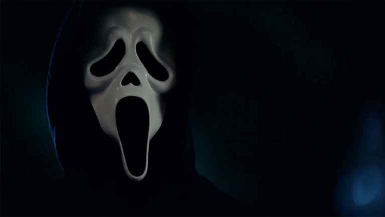 The famous ghost face mask in Scream (1996).