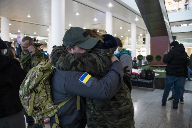 An American volunteer says goodbye to his family at Tbilisi International Airport before leaving to join the fight against Russia.
